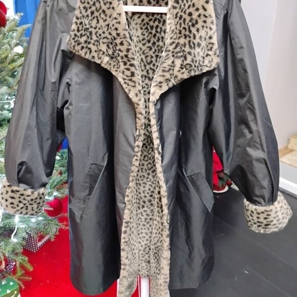 Reversible Faux Fur Leopard Coat | Plush & Smooth Finish - Picture 8 of 10